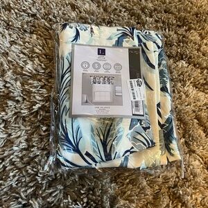 NWT‎ lush decor floral valence